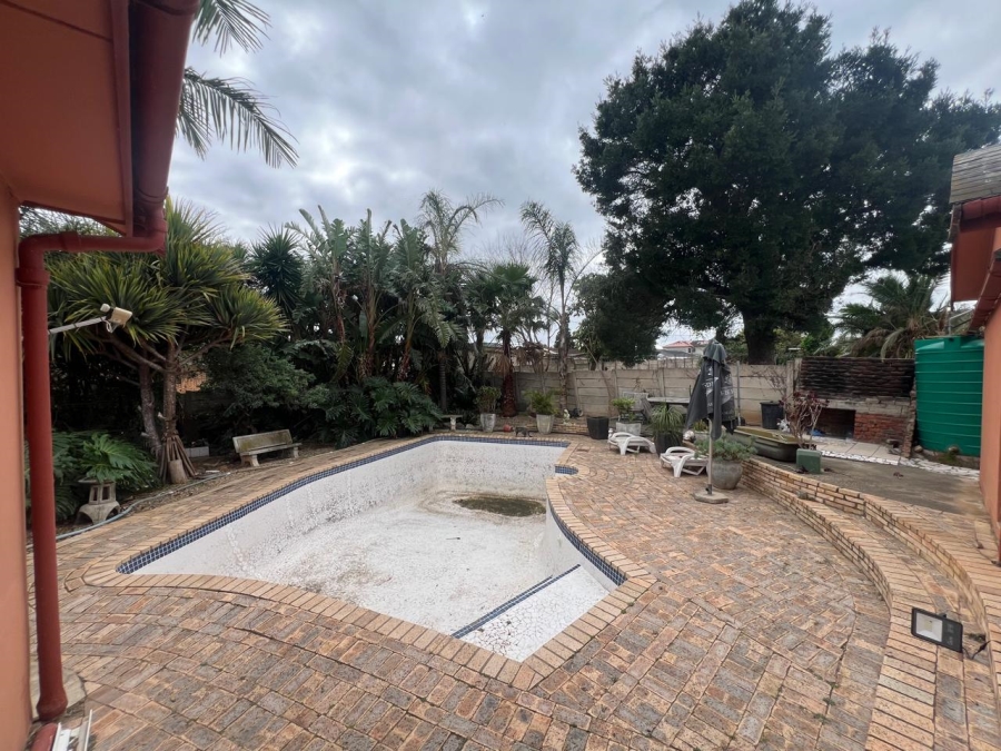 4 Bedroom Property for Sale in Vanes Estate Eastern Cape